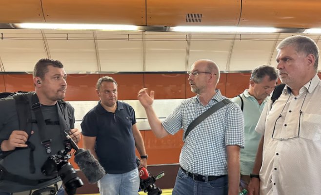 Трагедия в метро: слепой мужчина мог бы выжить, если бы сработала экстренная кнопка. Мы проверили, как это работает.