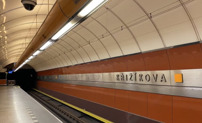 Трагедия в метро: слепой мужчина мог бы выжить, если бы сработала экстренная кнопка. Мы проверили, как это работает.