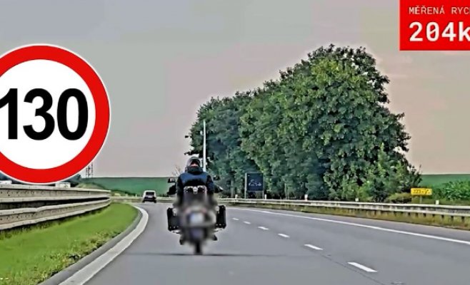 Мотоциклист мчался по шоссе со скоростью 200 км/ч с ребёнком за спиной