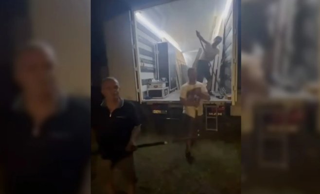 Заместитель министра экологии Словакии прервал театральное представление и выгонял зрителей