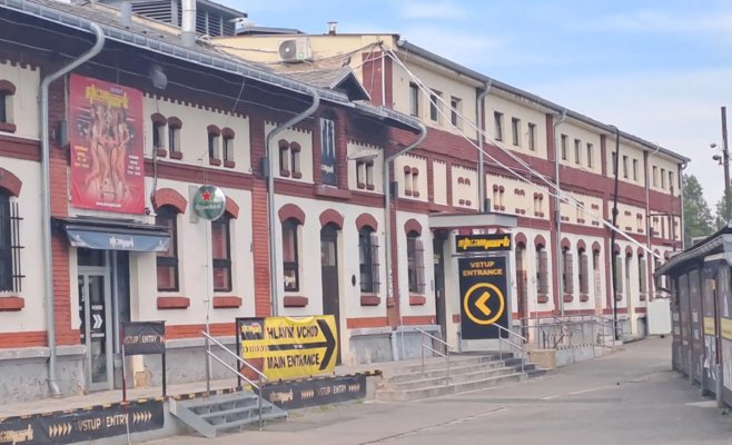 Прага уже много лет пытается избавиться от борделя на Голевицкой ярмарке, но девушки продолжают танцевать