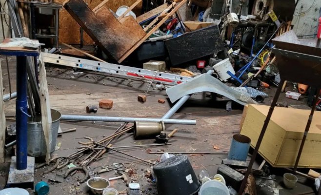 Шторм с молниями разрушил семейную стеклодувную мастерскую в Стaхах — владельцы остались без страховки