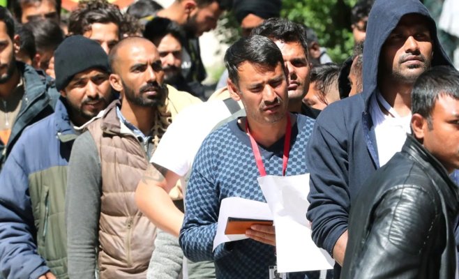 Австрия отменяет наличные выплаты для мигрантов: новая система безналичных карт успешно проходит испытания