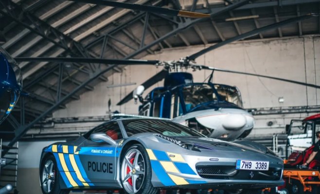 Двухлетняя эксплуатация полицейского Ferrari обошлась в 800 тысяч крон: Как на самом деле используется суперкар