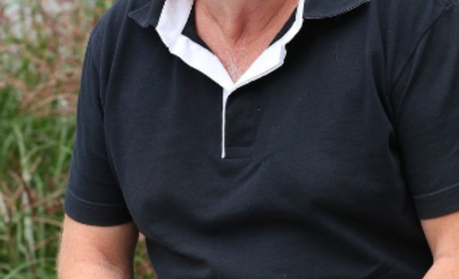 «Пистолет — только для самоубийства», — говорил Карел Гержманек. Его мучило воспаление нерва на лице