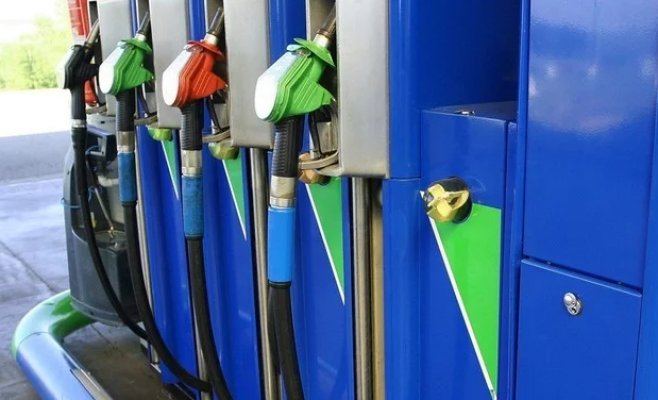 Бензин и дизель в Чехии стали дешевле: немцы массово едут заправляться через границу