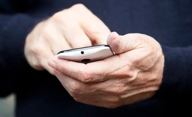 Фальшивые SMS захлестнули Чехию: мошенники угрожают штрафами