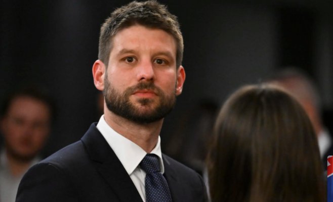 Фицо требует отстранения Шимечки от должности: Оппозиционные протесты и обвинения в подрыве стабильности