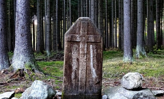 Воры на Высочине похитили старинные камни примирения. Пропал даже монумент высотой более метра
