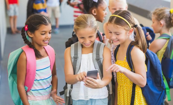 Чешские дети не рады возвращению в школу. Поможет ли новый мануал инспекторов?