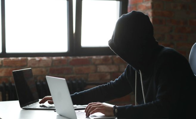 Аноним угрожает сотням школ в Чехии: 