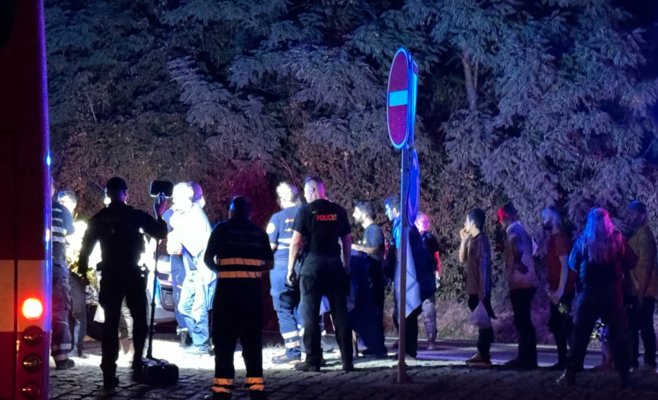 Трагедия на трассе D8: В грузовике с мигрантами обнаружено тело, часть беженцев попыталась скрыться