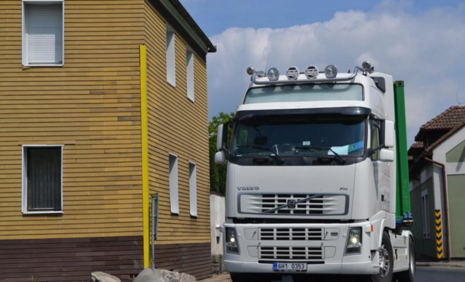 Сенаторы требуют ограничить вес грузовиков, но министр Купка возражает