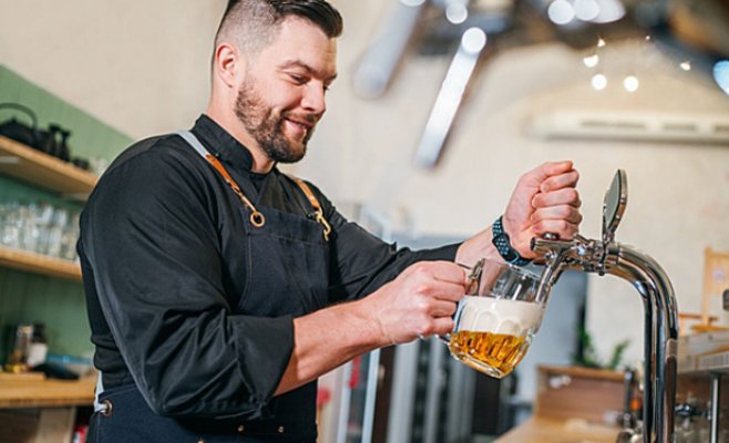 Поллитровая кружка больше не стандарт: как владельцы пабов манипулируют объемами и раздражают посетителей