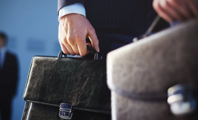 За десять лет количество госслужащих выросло на десятки тысяч: основная часть — учителя