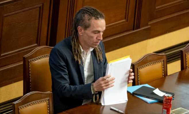 Оппозиция не добилась отставки Бартоша из-за проблем с цифровизацией стройотрасли