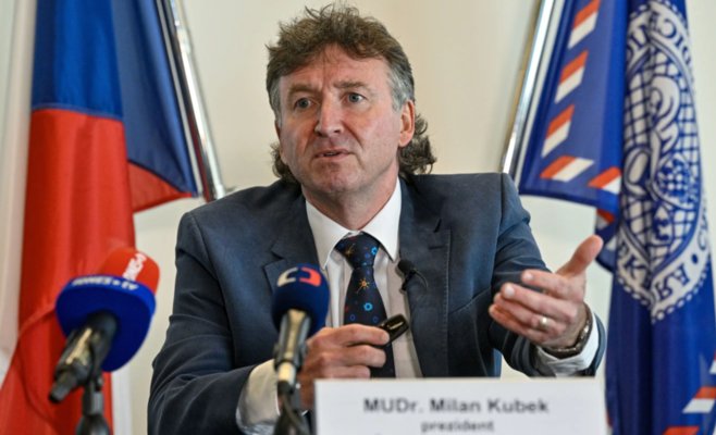 Врачебные профсоюзы снова угрожают массовыми увольнениями из-за переработок