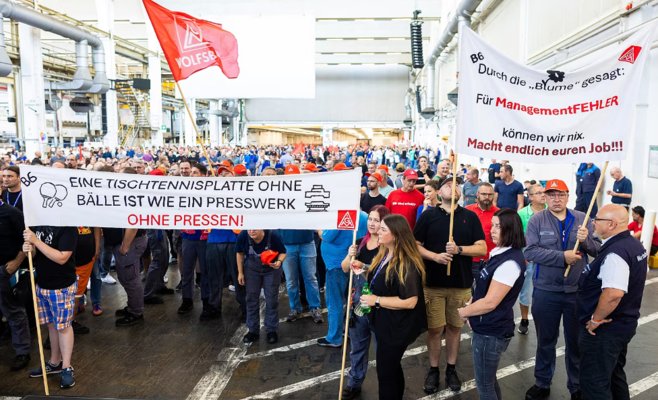 Европейский автопром в кризисе: Volkswagen сокращает производство, акции BMW на многолетнем минимуме