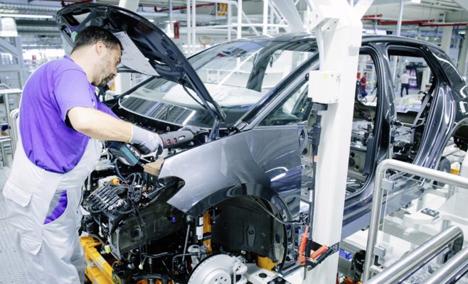 Европейский автопром в кризисе: Volkswagen сокращает производство, акции BMW на многолетнем минимуме