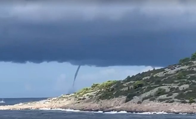 Чехи засняли торнадо над морем во время отдыха в Хорватии