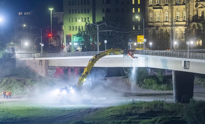 В Дрездене при сносе обрушилась еще одна часть моста Каролабрюке