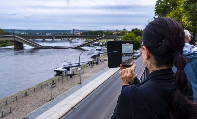 В Дрездене при сносе обрушилась еще одна часть моста Каролабрюке