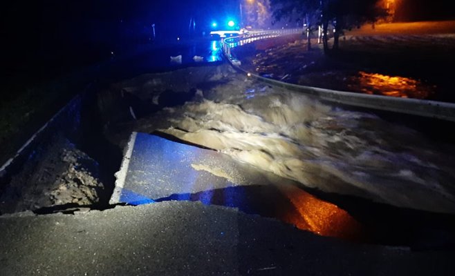 Вода отрезала регион Йесеник: Полиция призывает воздержаться от поездок