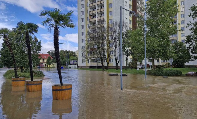 В Чехии продолжаются проливные дожди: уровень воды в реках продолжает расти