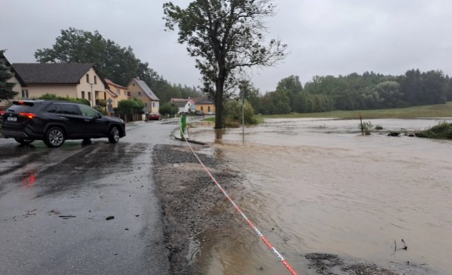 В Чехии перекрыли доступ в деревню Плав из-за наплыва зевак, фотографирующих наводнение