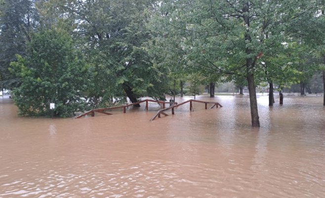 В Чехии перекрыли доступ в деревню Плав из-за наплыва зевак, фотографирующих наводнение