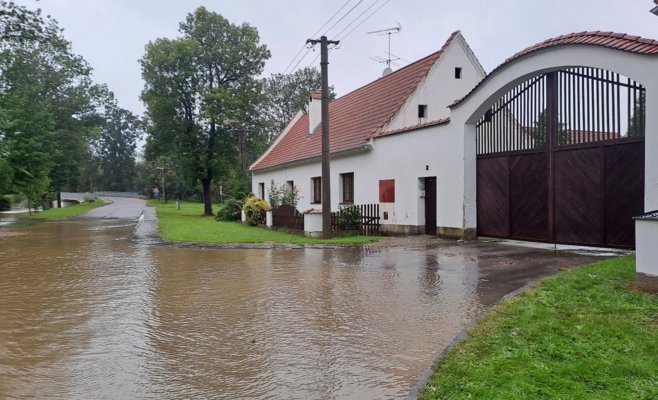 В Чехии перекрыли доступ в деревню Плав из-за наплыва зевак, фотографирующих наводнение