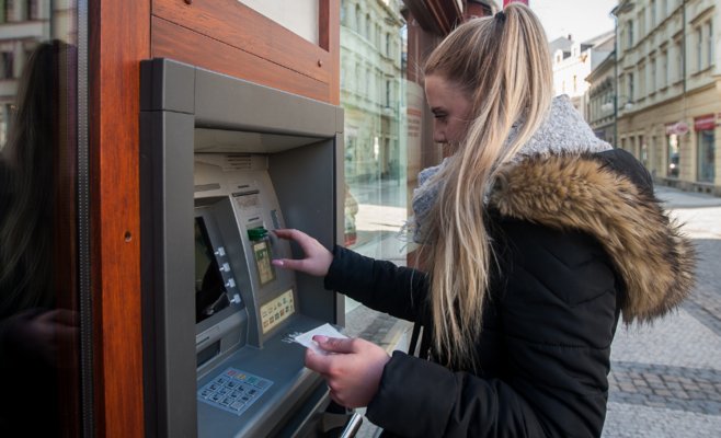 В маленьких населённых пунктах Чехии установлено 100 банкоматов, но без функции вклада