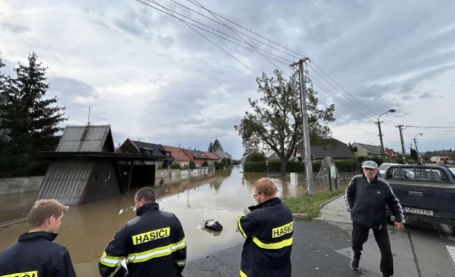 Противопаводковые меры спасли Оломоуц, вода уходит даже из затопленного Хомутова