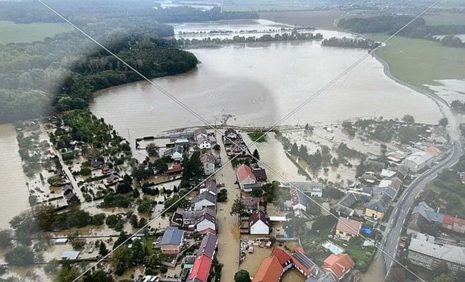 Противопаводковые меры спасли Оломоуц, вода уходит даже из затопленного Хомутова
