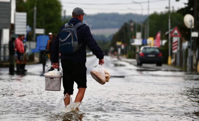 Противопаводковые меры спасли Оломоуц, вода уходит даже из затопленного Хомутова