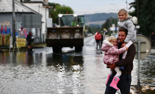 Противопаводковые меры спасли Оломоуц, вода уходит даже из затопленного Хомутова