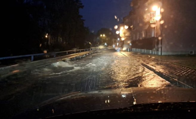 Противопаводковые меры спасли Оломоуц, вода уходит даже из затопленного Хомутова