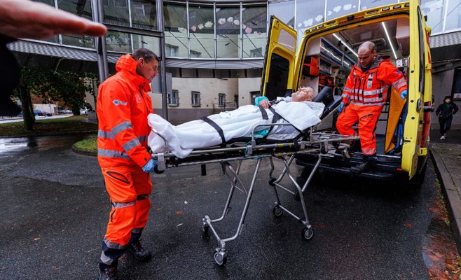 Часть больниц затоплена или работает без электричества, газа и воды