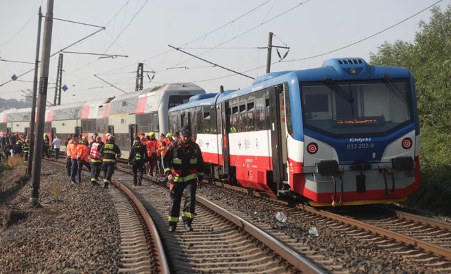 Столкновение двух поездов в Праге: до 25 пострадавших, один машинист был пьян