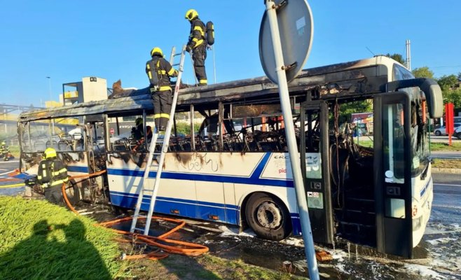 В Праге сгорел ещё один автобус: что произошло на Чёрном Мосте?