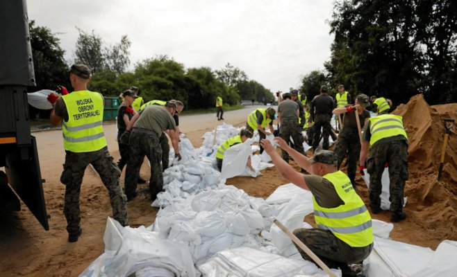 Чехия получит 50 миллиардов крон из фондов ЕС на ликвидацию последствий наводнений, заявил премьер-министр