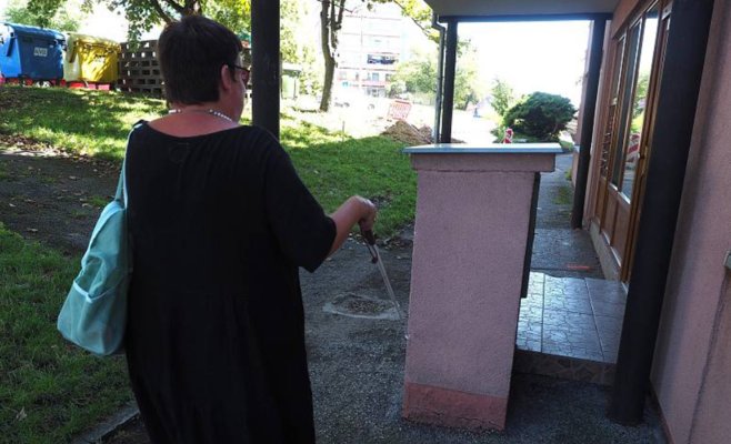 Государство лишило женщину с нарушениями зрения и слуха финансовой поддержки, но её спасли обычные люди