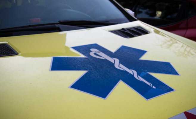 Пьяная женщина напала на медиков и полицейских в Йиглаве