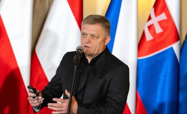Премьер Словакии Роберт Фицо получил конверт с пулей