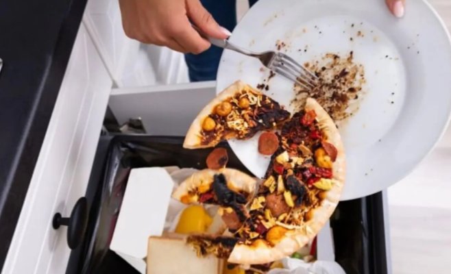 Поколение Z тратит еду и плохо сортирует мусор: что показало исследование