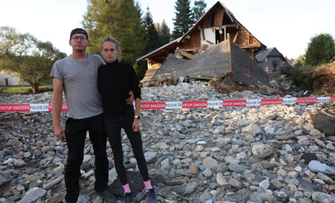 Страховая отказала пострадавшей семье с Йесеницка в выплатах, но люди собрали миллионы на помощь