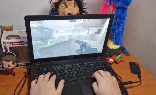 Дети всё больше времени проводят за компьютерами и телефонами, пик зависимости наблюдается у 11-летних