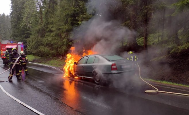 Водитель сгорел в машине на Клатовске: причины трагедии остаются неизвестными
