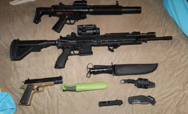 Студент угрожал расстрелом класса в Праге 8