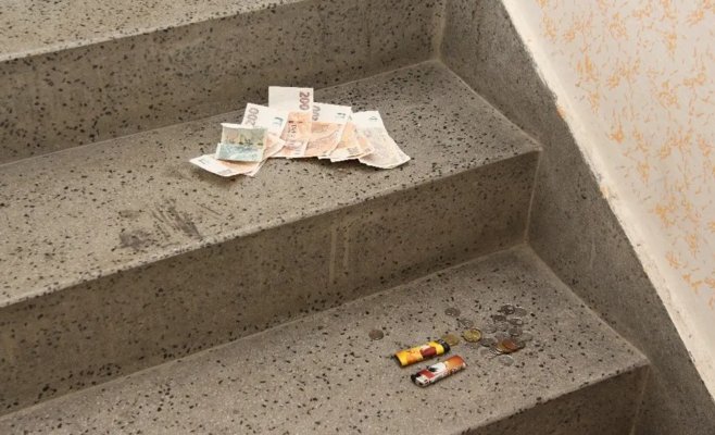 В Гавиржове школьники ограбили пенсионерку, но их поймали, пока те считали деньги